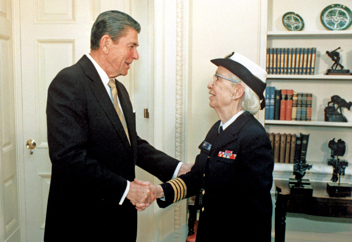 Grace Hopper shakes the hand of former president Ronald Reagan.